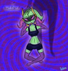 clothed crop_top duxeite femengumisi green_skin hypnotic_accessory hypnotic_eyes legs original pink_eyes shorts small_breasts spiral_background visor