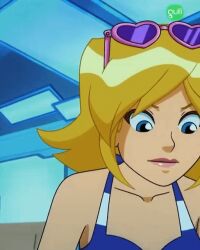  blonde_hair clover french_text hypnotic_accessory hypnotic_eyes official tagme totally_spies 